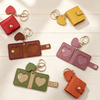 Porte-clés mini pochette pour cartes photo en cuir PU pour femme avec breloque cœur et quincaillerie métallique durable, idéal pour cadeau quotidien, souvenir, faible MOQ