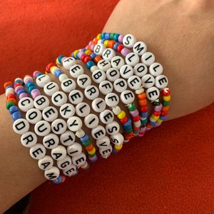 Cô Gái Thủy Tinh Đầy Màu Sắc Hạt Tùy Chỉnh Tên Lấy Cảm hứng Thư Vòng Đeo Tay Ban Đầu Thư Tình Bạn Vòng Đeo Tay Quà Tặng Cho Mẹ Con Gái - Product Image 1