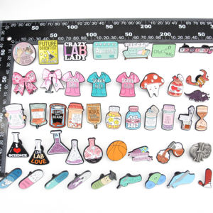 Alta Qualidade Personalizado Por Atacado Lapela Pinos Scrub Carta De Vida Órgão Médico Broches Pin Enfermeira Médico Pano Coração Esmalte Metal - Product Image 3