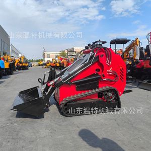 Minicargadora Compacta con Descarga Frontal, Excavadora de Zanjas, Cucharón Cuatro en Uno, Agrícola, Exportada a Italia - Product Image 6