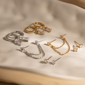 Juego de Aretes de Acero Inoxidable con Oro de 18K y Piedras de Circonio, Diseño Geométrico en Forma de Estrella, Joyería para Uso Diario - Product Image 4