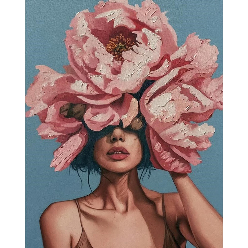 Dame avec tête de fleur rose