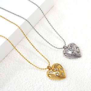 Nouvelle tendance, collier avec pendentif en forme de cœur en zircon éclatant, plaqué or 18 carats, en acier inoxydable, bijoux pour la Saint-Valentin pour femmes - Product Image 3