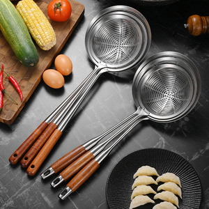 High Quality Wood Handle 18/10 Stainless Steel Oil Skimmer Noodles <strong>Dumpling</strong> Sieve Frying Scoop Cooking Frying Slotted <strong>Spoon</strong>