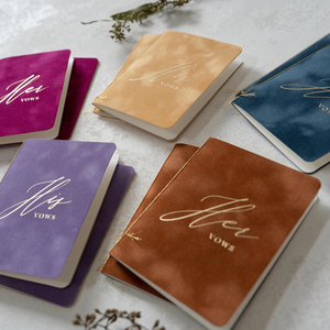 Livre de Vœux Personnalisé de Luxe en Velours avec Dorure ou Argenture, en Suédine, pour les Vœux de Lui/Elle, pour Cérémonie de Mariage - Product Image 1