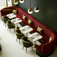Ensemble de mobilier moderne et durable pour café, restaurant, avec table demi-cercle incurvée en marbre, banquette et chaise
