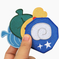 Offre Spéciale personnalisé mignon dessin animé Logo Applique tissu 100% patchs de broderie pour vêtements de sport