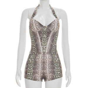 Viviblook C26ST073 Conjunto de verano para mujer, sexy, con estampado de serpiente, top sin mangas con cuello halter, pantalones cortos ajustados, conjunto de dos piezas a juego - Product Image 5