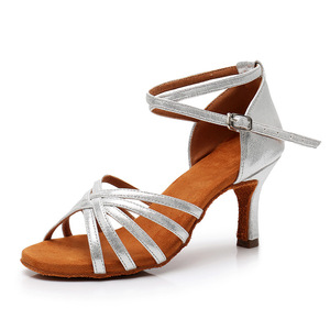 Vente en gros <span class=keywords><strong>chaussures</strong></span> de danse latine de salon en cuir/<span class=keywords><strong>chaussures</strong></span> de danse latine de salle de bal pour enfants <span class=keywords><strong>chaussures</strong></span> de danse à talons hauts - Product Image 2