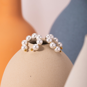 J & D nuova moda oro placcato in oro 18k acciaio inossidabile CC <span class=keywords><strong>cerchio</strong></span> bianco di alta qualità perla orecchino da donna - Product Image 3