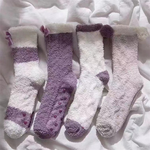 Calcetines de dormir de lana coral para mujer, gruesos, cálidos, antideslizantes, para el hogar, calcetines de felpa para otoño e invierno con suela de silicona - Product Image 3