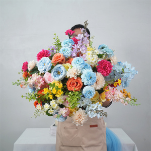 Personaliza una bola de flores de rosa de seda artificial de alta calidad para la decoración de bodas. - Product Image 1