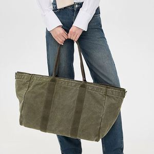 กระเป๋าถือสะพายไหล่แบบกันน้ำสีพื้นเรียบง่าย ทำเองได้ตามสั่ง สำหรับผู้หญิง  ขนาดใหญ่ จุของได้เยอะ  งานแฮนด์เมด สีเขียวมะกอก สำหรับฤดูร้อนและฤดูใบไม้ร่วง - Product Image 5