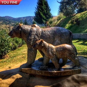 Youfine tùy chỉnh ngoài trời đô thị nghệ thuật công cộng sống động như thật động vật hoang dã Madrid biểu tượng đứng gấu và cây dâu tây tượng đồng - Product Image 4