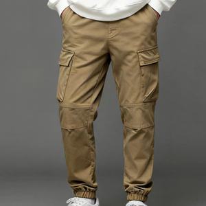 TKAN158D Pantalones de trabajo de mezclilla ajustados para hombre, pantalones de chándal de estilo informal con múltiples bolsillos con solapa y palabras - Product Image 1