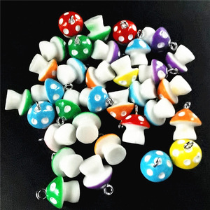 Abalorios de Resina con Forma de Hongo Coloridos, Diseño de Dibujos Animados y Geométricos, Colores Variados, para Fabricación de Joyas, Regalo, Manualidades DIY, Colgantes, Llaveros y Collares - Product Image 4