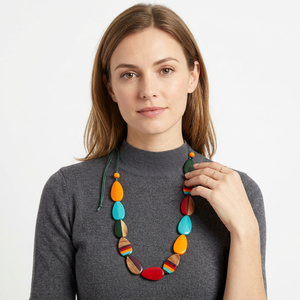 Collier artisanal en résine perlée, motif tourbillon multicolore, thème amour, forme personnalisée, bijou de déclaration, accessoire de mode pour mariage - Product Image 1