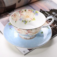 Tasse à café en porcelaine fine avec soucoupe, style européen, luxe léger, rétro, bord doré, motif floral, tasse à thé, coffret cadeau promotionnel