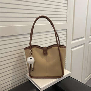 กระเป๋าถือทรงถัง PU สำหรับผู้หญิง ดีไซน์ทันสมัย หรูหรา สไตล์เรโทร เหมาะสำหรับฤดูหนาว สะพายไหล่หรือถือก็ได้ บุด้วยโพลีเอสเตอร์ - Product Image 4