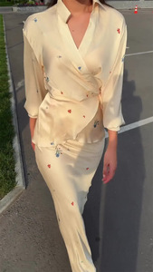 ชุดใหม่สำหรับผู้หญิง: เสื้อแขนยาวผ้าซาตินผูกเอวสุดหรู พร้อมกระโปรง - ชุดลำลอง 2 ชิ้น แฟชั่น - Product Image 3