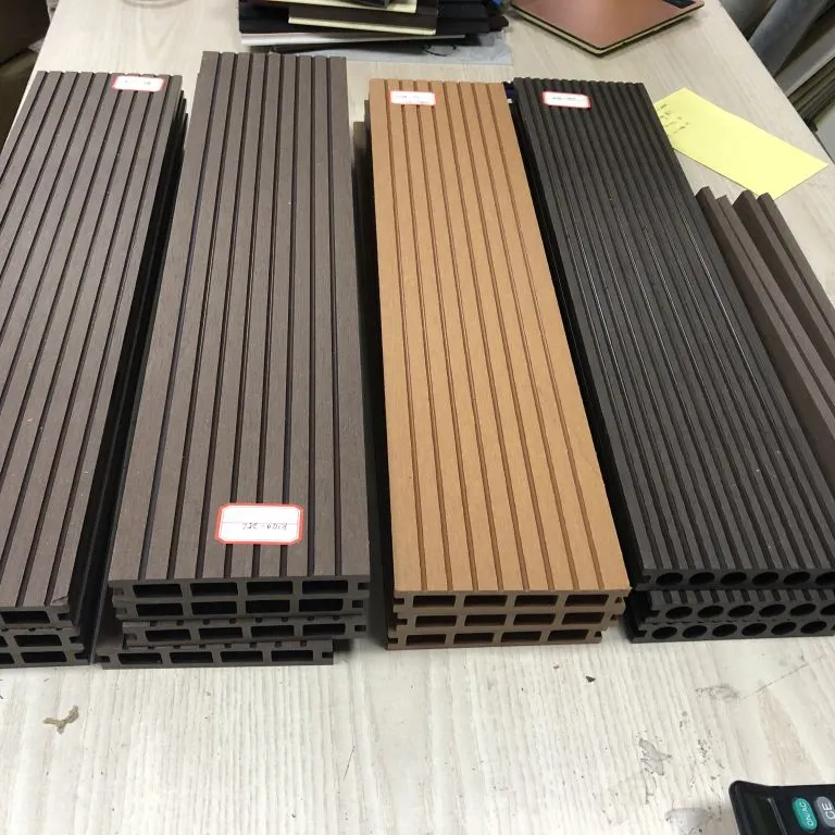 Decking di plastica del bordo della pavimentazione del Wpc del Decking di legno composito impermeabilizzante della piattaforma del tetto