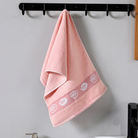 Ensemble de serviettes de toilette douces en coton 70% et polyester 30% avec logo brodé personnalisé de luxe