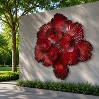 Grande sculpture murale en acier inoxydable rouge en forme de fleur, art floral découpé au laser 3D, sculpture métallique personnalisée pour la décoration du hall d'hôtel