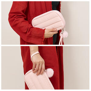 Bolsa de picnic multiusos de moda a rayas en la nube con certificado BSCI para guardar pasaportes y boletos - Product Image 6