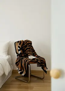 High Quality Soft Warm 100% Polyester Leopard Print Knitted Throw Blanket For Home Decoration And Travel YPT