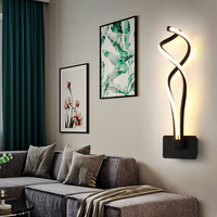 Lampe murale d'intérieur moderne et créative de style nordique avec télécommande, en aluminium, LED à intensité variable, lumière blanc chaud