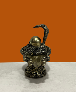 Estatua de Shiva Hecha a Mano en Latón con Trabajos en Piedra, Escultura del Dios Indio Shiva de Rajasthan, a Excelente Precio - Product Image 3