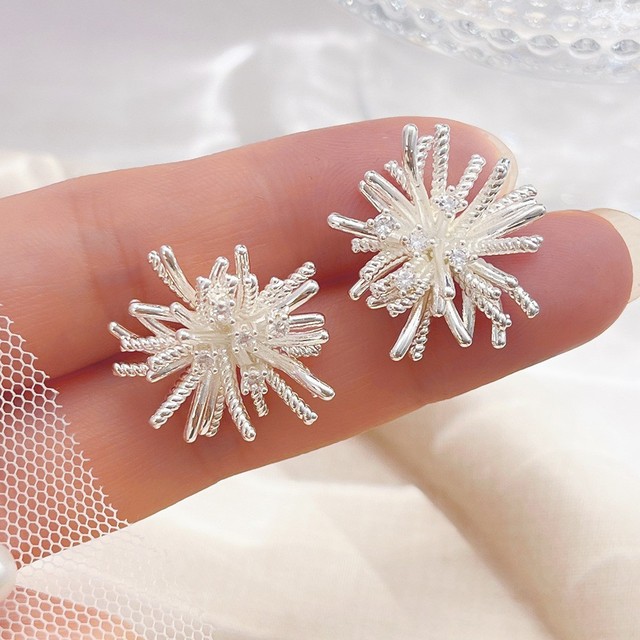2025 New Luxury High-End Silver Dandelion Fireworks Stud Earrings for Women Party Unique Design Zinc Alloy