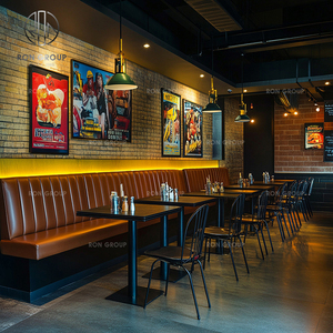Ensemble commercial <span class=keywords><strong>de</strong></span> mobilier <span class=keywords><strong>de</strong></span> restaurant industriel Ron Group : banquette capitonnée à dossier haut, table carrée en bois massif et chaise en métal - Product Image 4