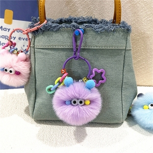 Llavero de Peluche con Diseño de Bola de Carbón, Estilo Adorable y Moderno, Colgante Creativo para Mochila, Regalo para Estudiantes - Product Image 4