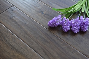 Suave de hoja grande Acacia Grey diseñado pisos de roble - Product Image 3