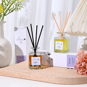 Difusor de Aroma para el Hogar de 50 ml con Varillas y Flores Secas, Ambientador sin Llama con Aroma Floral, Adorno Aromático para Interiores - Product Image 1