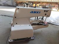 Machine à coudre industrielle JUKKY 373 de qualité supérieure pour la pose de boutons, plateforme plate, coupe-fil automatique, en promotion