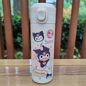 Tazza per Bambini in PVC Multicolore con Personaggi dei Cartoni Animati, Borraccia Termica Anti-Caduta per Studenti, Orsetto Biye e Gatto KT, Vendita Calda all'Ingrosso - Product Image 5