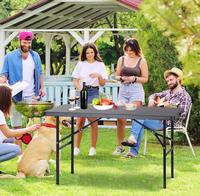 La nouvelle table pliante noire portable en plastique de 4 pieds pour une fête intérieure et extérieure