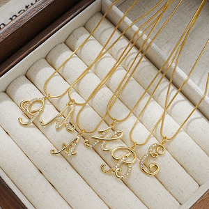 เครื่องประดับดีไซน์ใหม่ตัวอักษร J <span class=keywords><strong>K</strong></span> จี้ทองเหลืองเพทายทองชุบด้วยไฟฟ้า26ตัวอักษร - Product Image 4