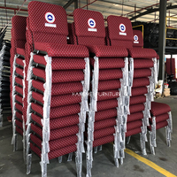 Chaises d'église empilables rouges en gros au Kenya, sièges de chaire à structure métallique, chaises de pasteur pour théâtres et auditoriums