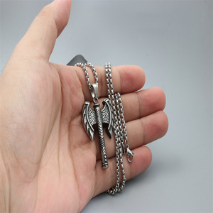 Yunnique Collar con colgante de hacha de doble cara, joyería de moda de acero inoxidable, regalo para hombres y mujeres - Product Image 4