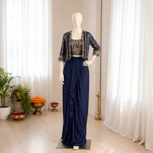 Ensemble de vêtements traditionnels indiens pakistanais pour femmes, veste bleu marine brodée, chemisier court, pantalon drapé, longueur au sol - Product Image 1