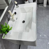 Ensemble de meubles de salle de bain avec vasque en céramique, rangement zoné pour maquillage, miroir intelligent, corps en aluminium minimaliste et étanche pour usage hôtelier