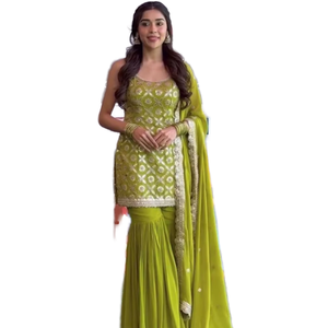 Elegante Conjunto de Kurta de Algodón para Mujer, Estilo Moderno para Bodas Indias, Hecho con Tela Suave, Acabado Elegante, Corte Estructurado, Estilo Étnico Atemporal - Product Image 1