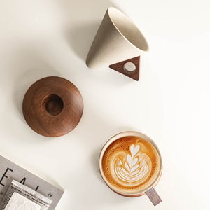 Nouvelle arrivée : Tasse à café en forme d'entonnoir avec base en bois, ensemble tasse à thé et soucoupe en céramique - Product Image 5