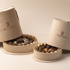 लक्जरी कैंडी पैकेजिंग के लिए ढक्कन के साथ कस्टम राउंड सिलेंडर चॉकलेट उपहार बॉक्स और हैंडल के साथ खुदरा प्रदर्शन - Product Image 2