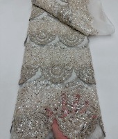 Dentelle française festive, matériau en dentelle filet perlée et pailletée, idéale pour les mariages, les fêtes et les événements culturels.