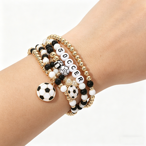 ชุดกำไลข้อมือลูกปัดแบบซ้อนได้ธีมฟุตบอล สีทอง ดำ ขาว พร้อมจี้ตัวอักษร SOCCER สำหรับเป็นของขวัญเครื่องประดับกีฬาฟุตบอล - Product Image 1