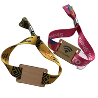 Kunden spezifisch bedruckte RFID-Lanyard-Karte NFC-Schnitts telle T5577 EM4305 Chips Mini-Tag für Event-Promotion-PVC-Holz-Nylon-Polyester band